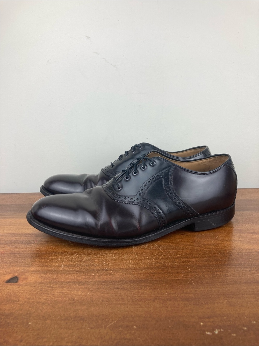 Johnson & Murphy Oxford Black Cherry Leather Dress Shoes Men's Size 11D.